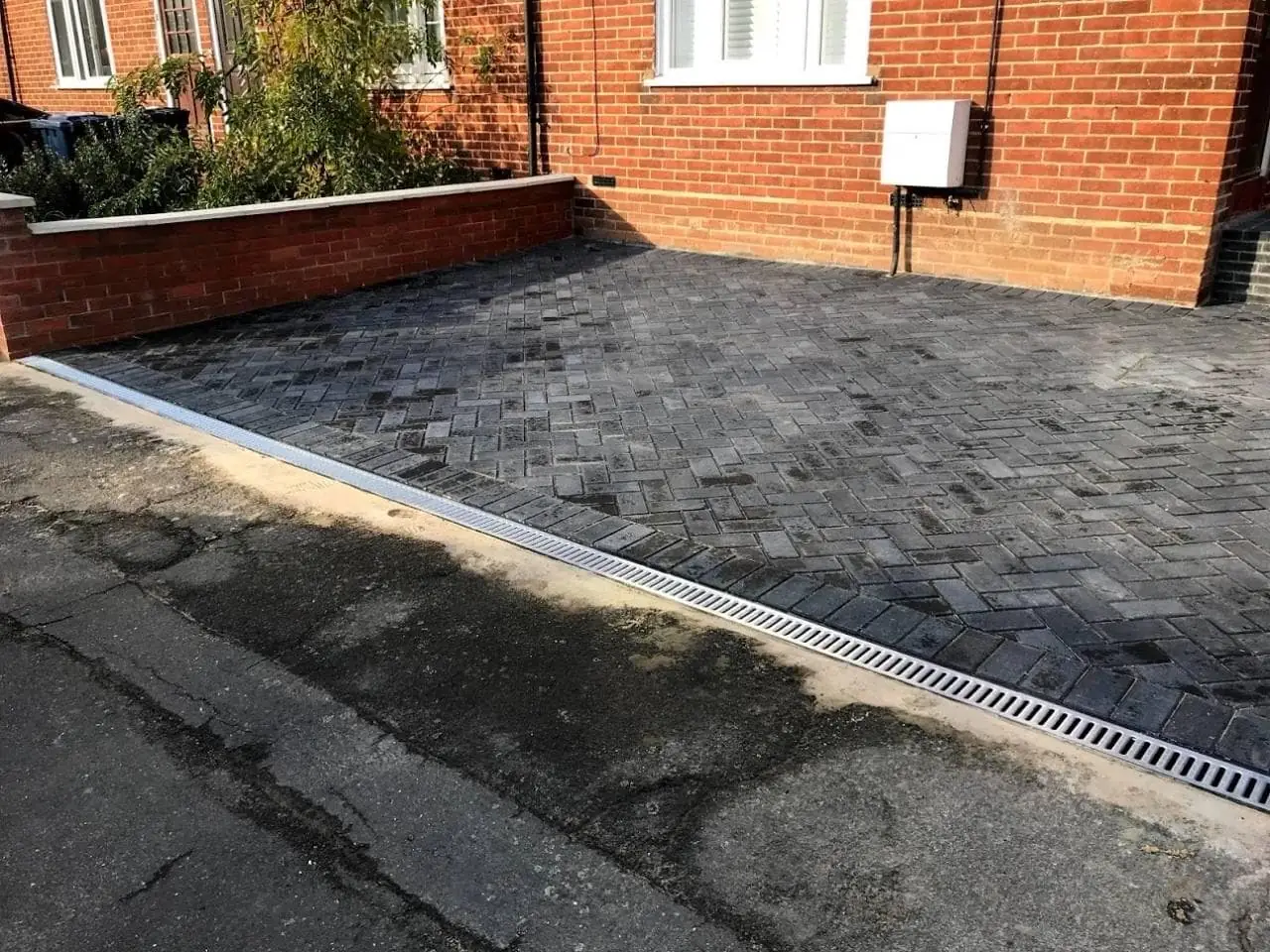 PAVING FIXING - ISLINGTON — image 1
