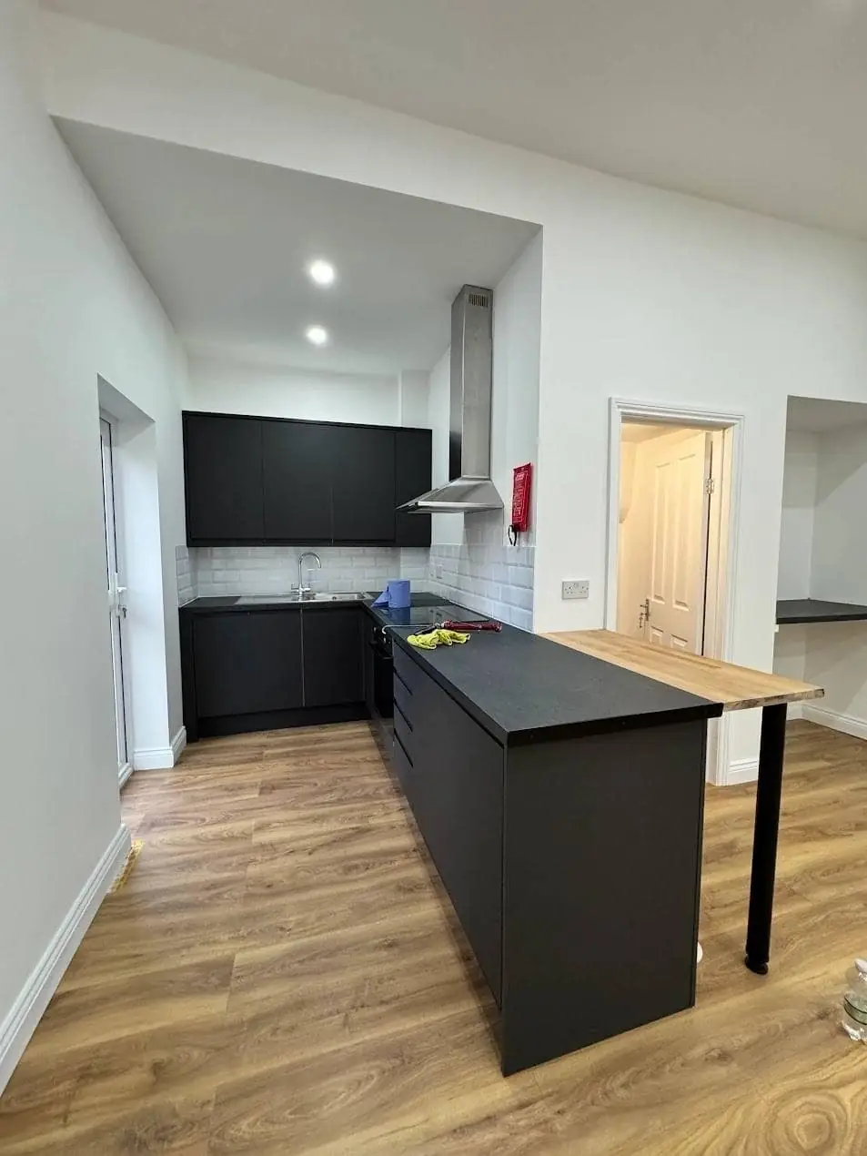HOWDENS GRAPHITE MATT KITCHEN - Finsbury park — image 1