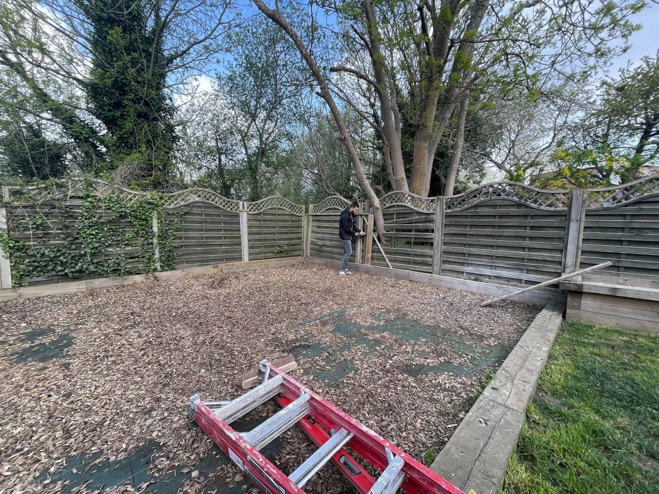 NEW FENCE AND COMPOSITE DECKING - Totteridge & Whetstone — image 1