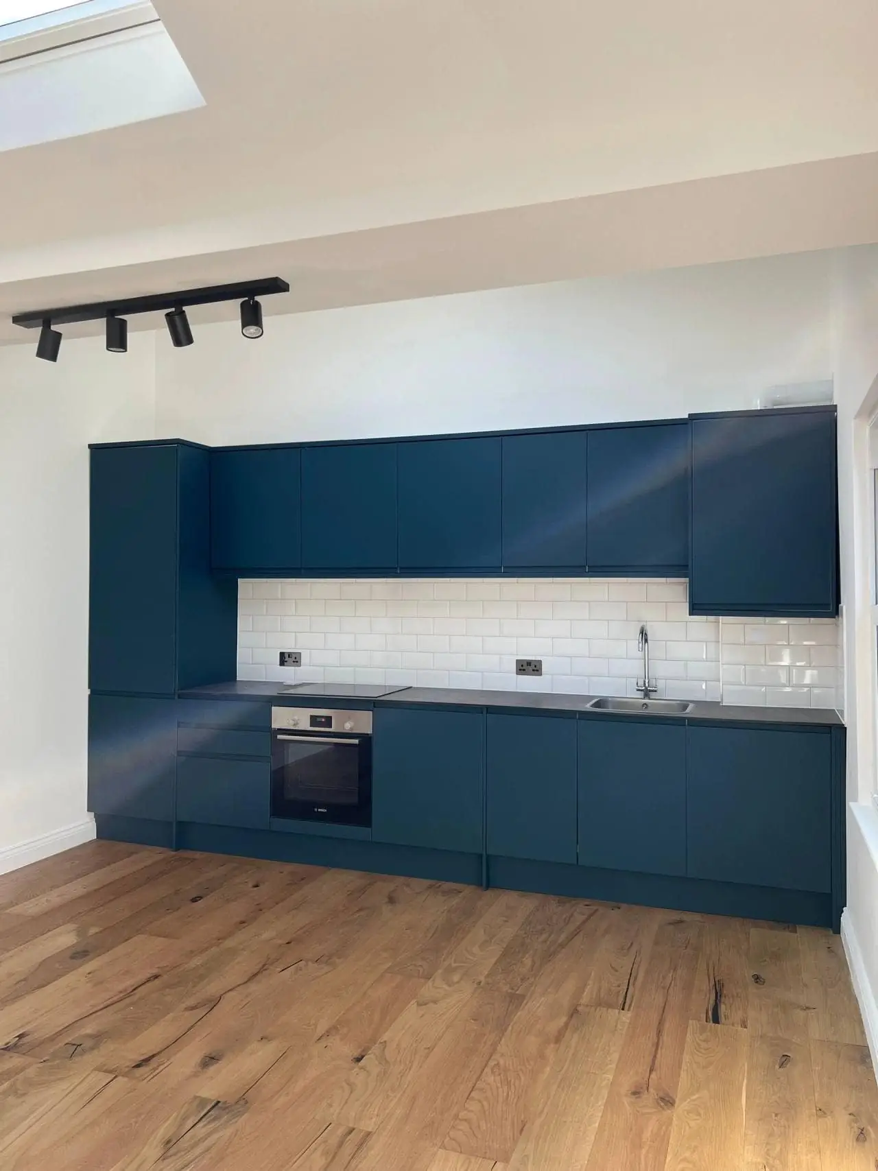HOWDENS ROYAL BLUE supermatt KITCHEN - Hackney — image 1